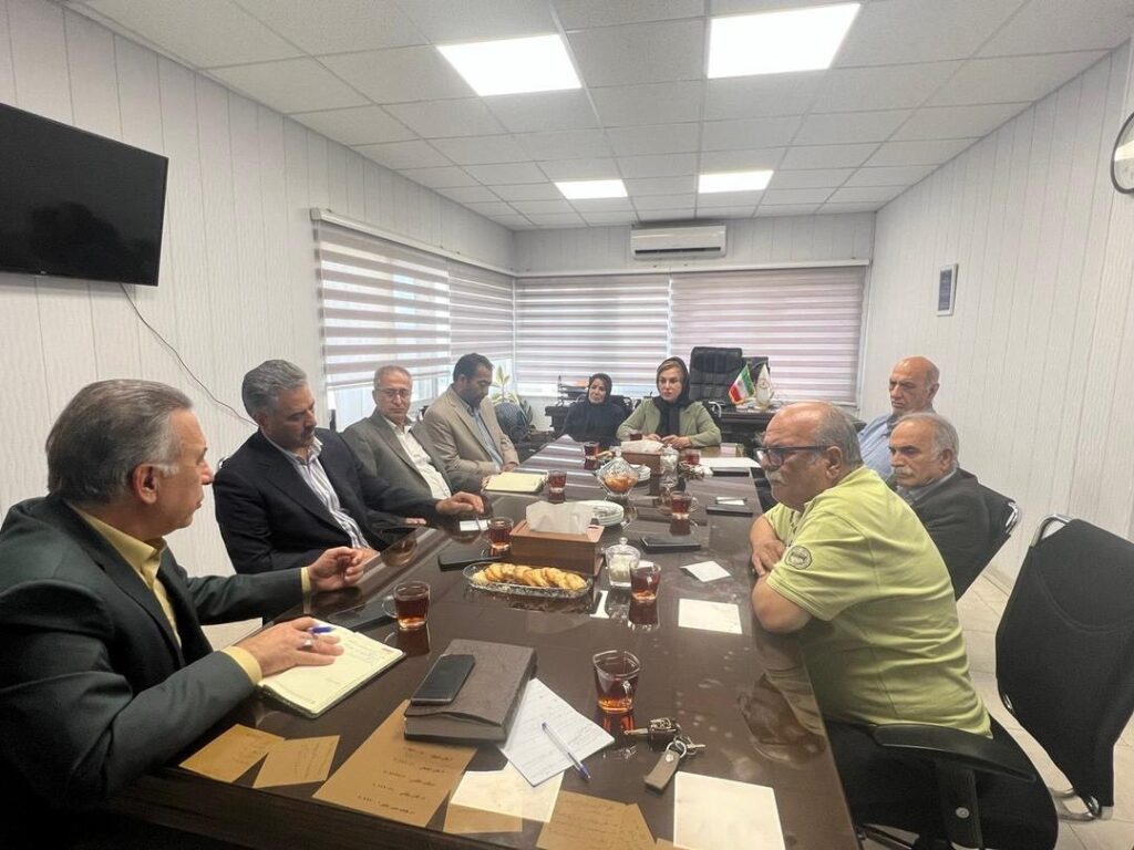 نشست اعضای کانون بازنشستگان با مسئولان شرکت تعاونی