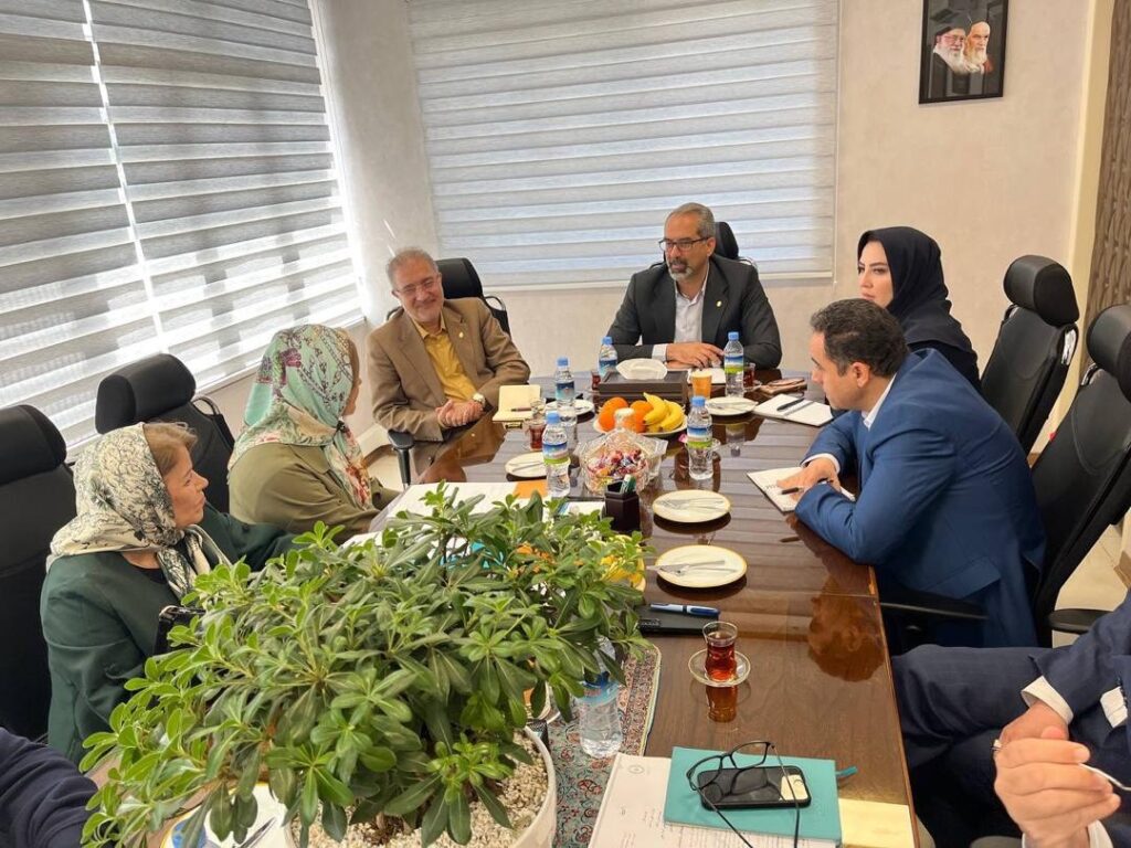 جلسه هم اندیشی اعضای هیأت‌ مدیره کانون بازنشستگان بانک ملی ایران با مسئولان اداره رفاه و درمان